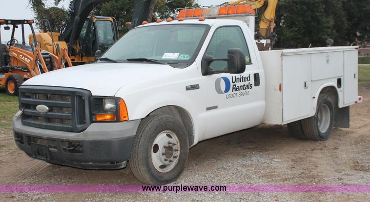 image for item H8404 2006 Ford F350 Super Duty XL service truck