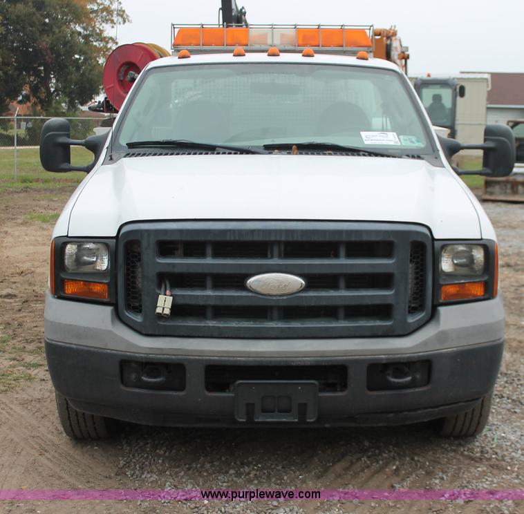 image for item H8404 2006 Ford F350 Super Duty XL service truck