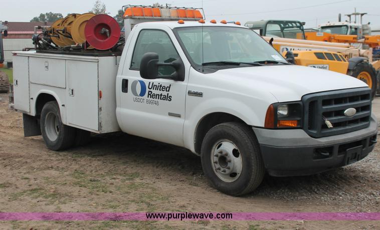 image for item H8404 2006 Ford F350 Super Duty XL service truck