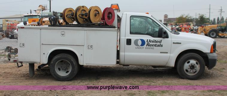 image for item H8404 2006 Ford F350 Super Duty XL service truck