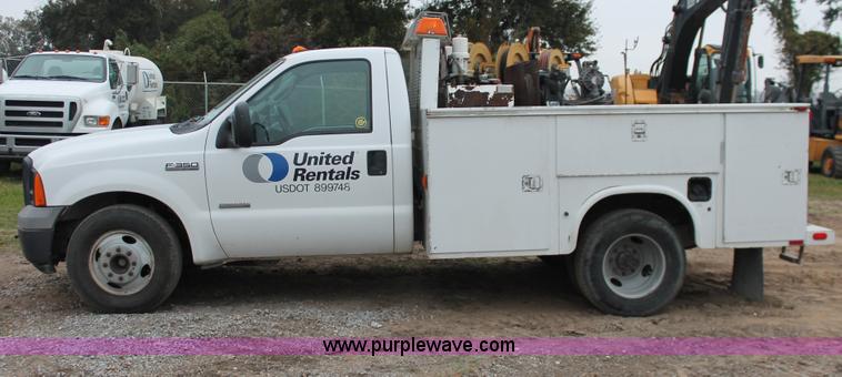 image for item H8404 2006 Ford F350 Super Duty XL service truck