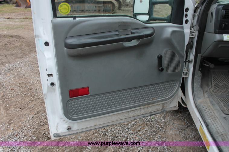 image for item H8404 2006 Ford F350 Super Duty XL service truck