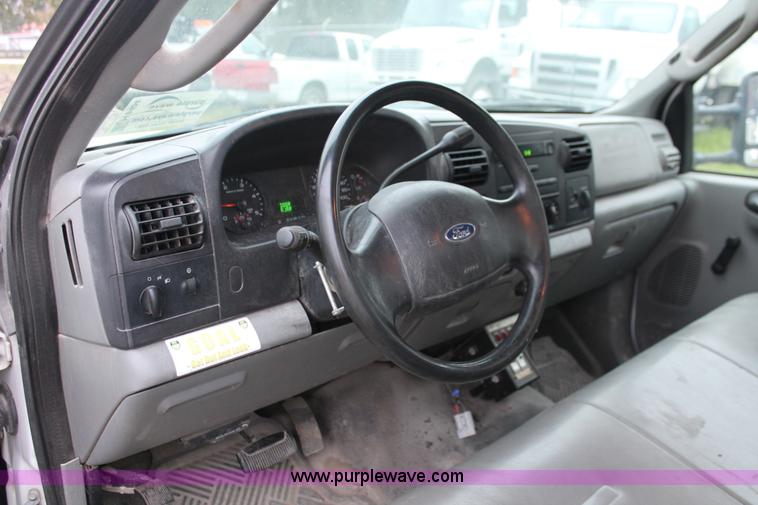 image for item H8404 2006 Ford F350 Super Duty XL service truck