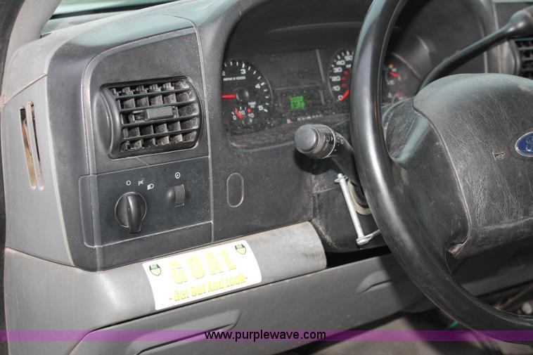 image for item H8404 2006 Ford F350 Super Duty XL service truck