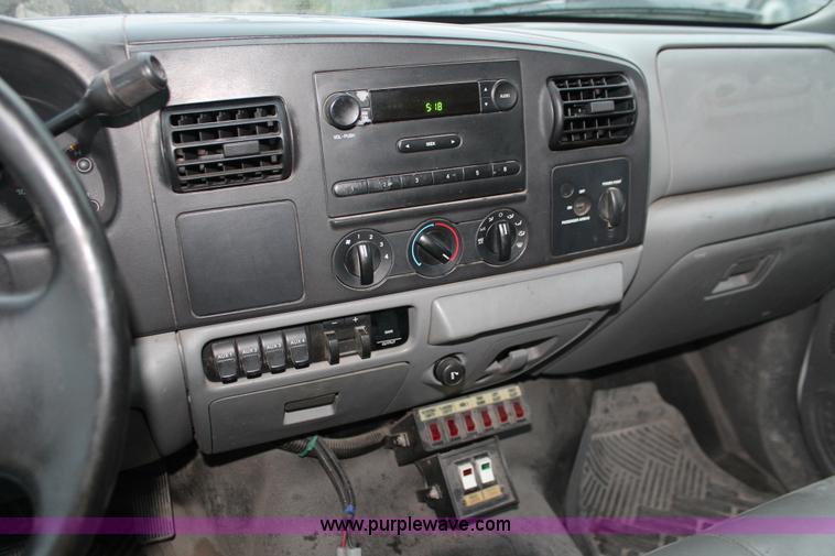 image for item H8404 2006 Ford F350 Super Duty XL service truck