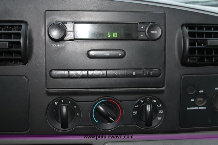 image for item H8404 2006 Ford F350 Super Duty XL service truck