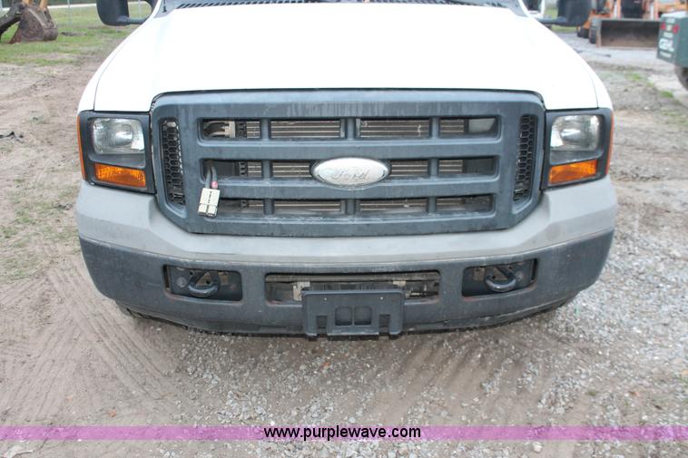 image for item H8404 2006 Ford F350 Super Duty XL service truck