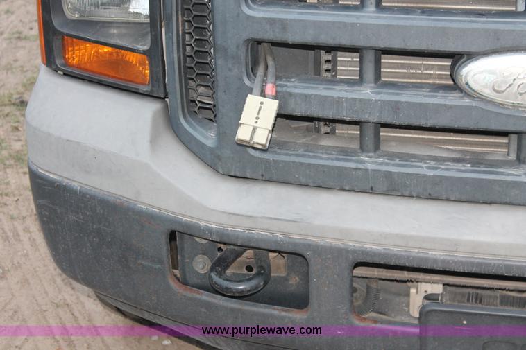 image for item H8404 2006 Ford F350 Super Duty XL service truck