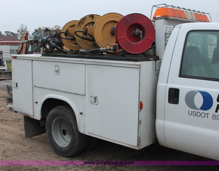 image for item H8404 2006 Ford F350 Super Duty XL service truck