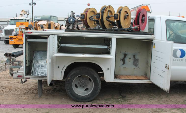 image for item H8404 2006 Ford F350 Super Duty XL service truck