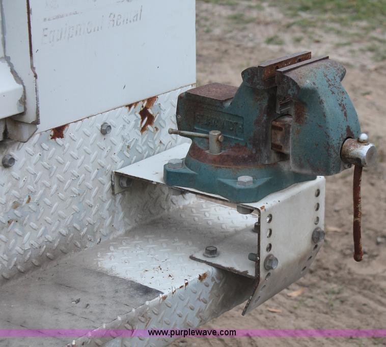 image for item H8404 2006 Ford F350 Super Duty XL service truck