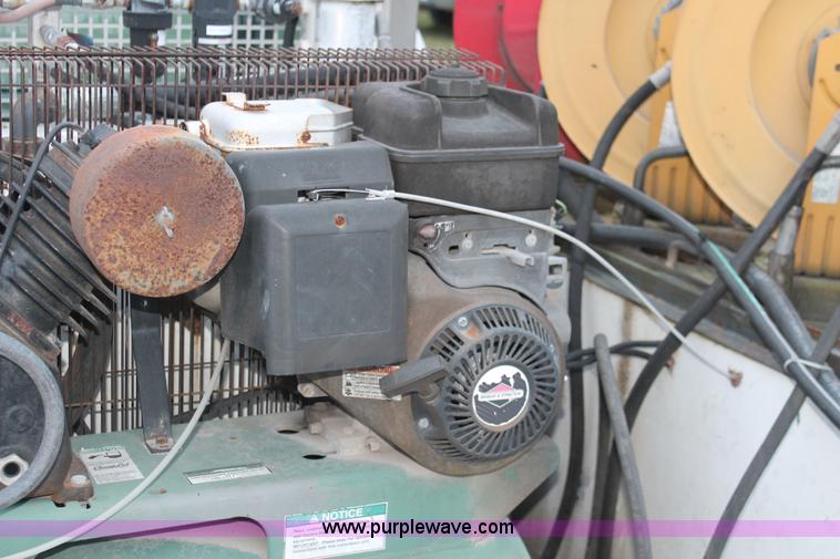 image for item H8404 2006 Ford F350 Super Duty XL service truck