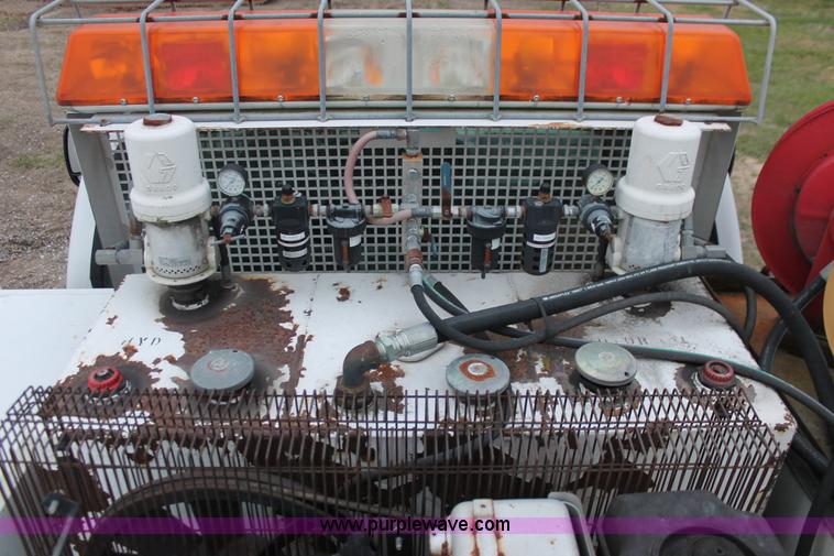 image for item H8404 2006 Ford F350 Super Duty XL service truck