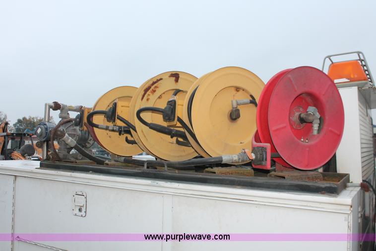 image for item H8404 2006 Ford F350 Super Duty XL service truck