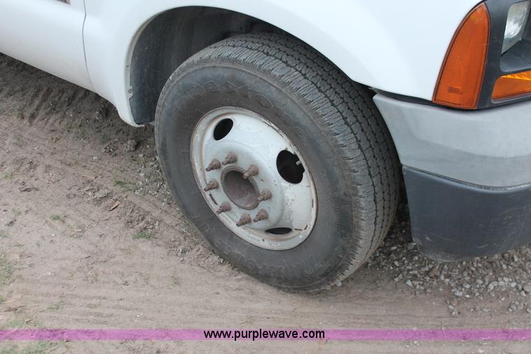 image for item H8404 2006 Ford F350 Super Duty XL service truck
