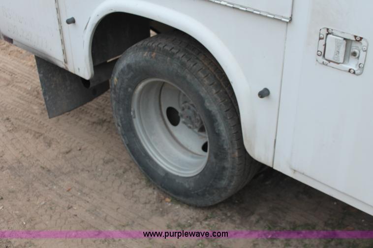 image for item H8404 2006 Ford F350 Super Duty XL service truck