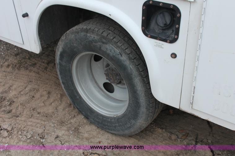 image for item H8404 2006 Ford F350 Super Duty XL service truck