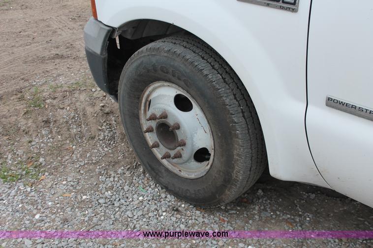 image for item H8404 2006 Ford F350 Super Duty XL service truck