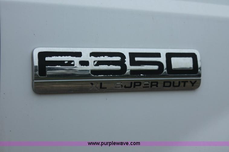 image for item H8404 2006 Ford F350 Super Duty XL service truck