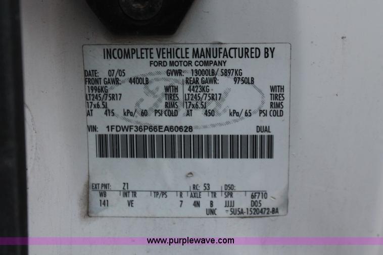 image for item H8404 2006 Ford F350 Super Duty XL service truck