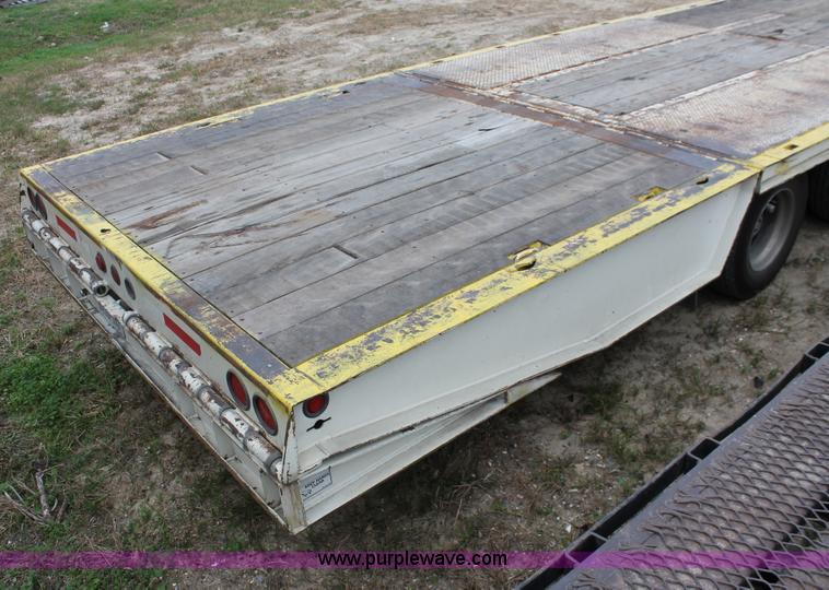 image for item H8406 2008 Trail King TK80HT Hydratail trailer