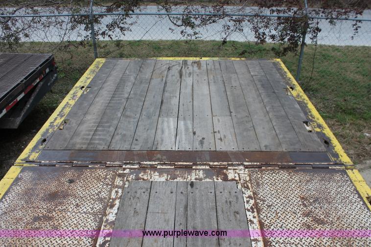 image for item H8406 2008 Trail King TK80HT Hydratail trailer