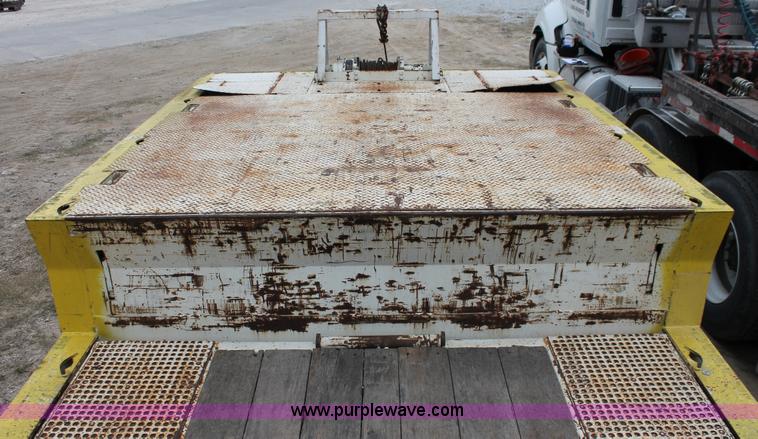 image for item H8406 2008 Trail King TK80HT Hydratail trailer