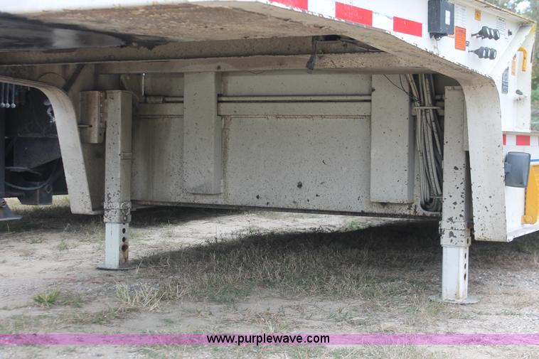 image for item H8406 2008 Trail King TK80HT Hydratail trailer