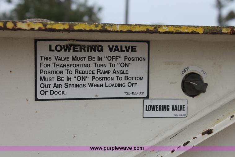 image for item H8406 2008 Trail King TK80HT Hydratail trailer