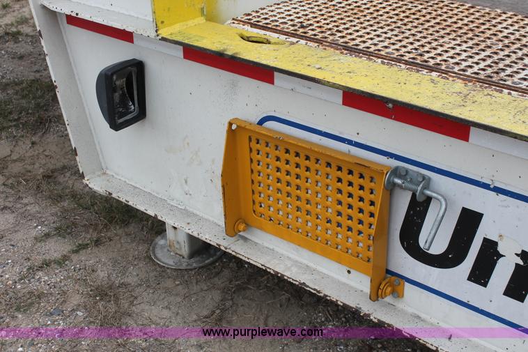 image for item H8406 2008 Trail King TK80HT Hydratail trailer