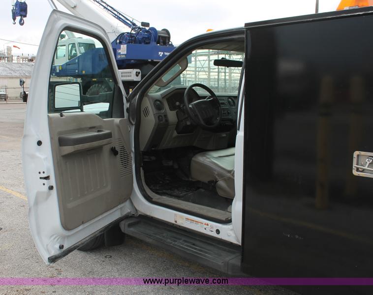 image for item H8408 2008 Ford F550 XL Super Duty flatbed service truck