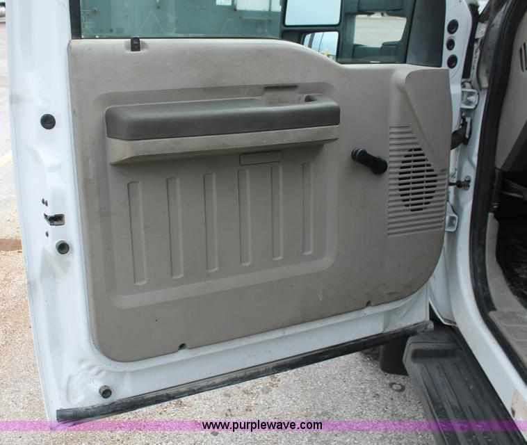 image for item H8408 2008 Ford F550 XL Super Duty flatbed service truck