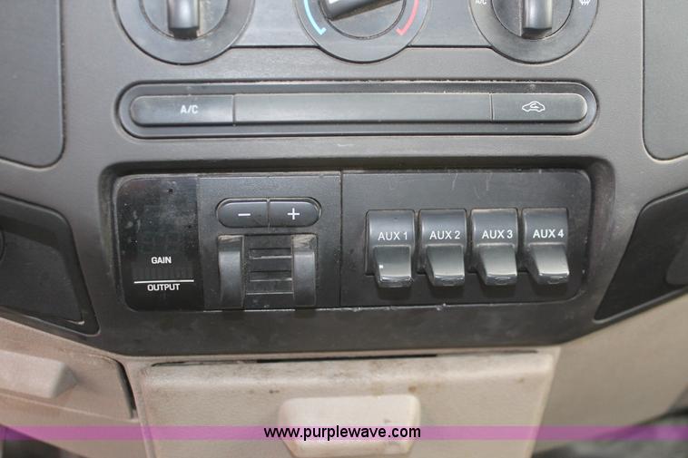 image for item H8408 2008 Ford F550 XL Super Duty flatbed service truck