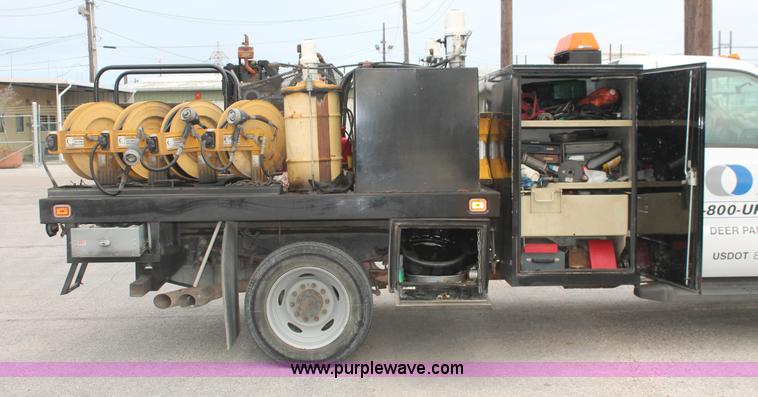 image for item H8408 2008 Ford F550 XL Super Duty flatbed service truck