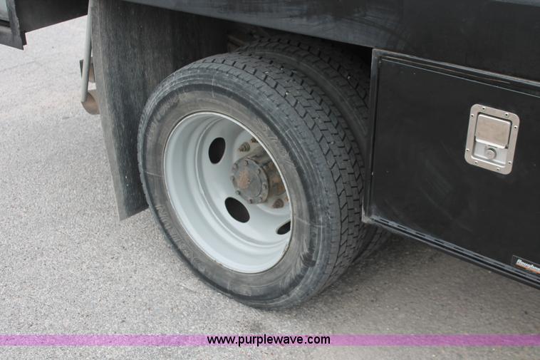 image for item H8408 2008 Ford F550 XL Super Duty flatbed service truck