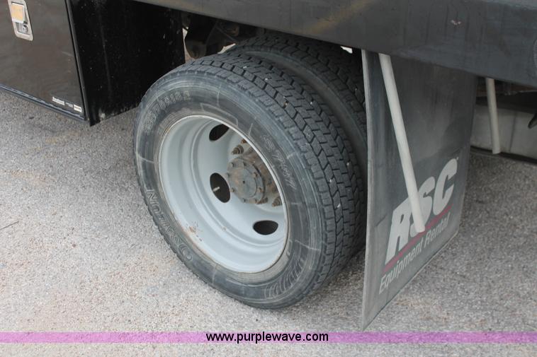 image for item H8408 2008 Ford F550 XL Super Duty flatbed service truck