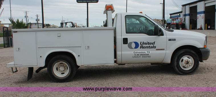 image for item H8409 2004 Ford F350 XL Super Duty utility truck