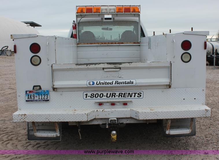 image for item H8409 2004 Ford F350 XL Super Duty utility truck