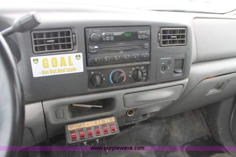 image for item H8409 2004 Ford F350 XL Super Duty utility truck