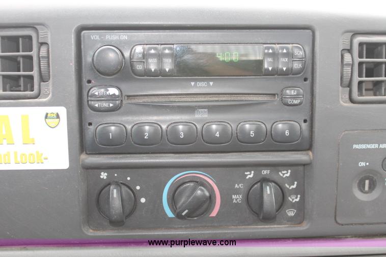 image for item H8409 2004 Ford F350 XL Super Duty utility truck