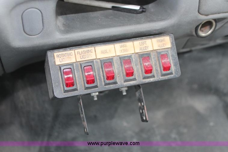 image for item H8409 2004 Ford F350 XL Super Duty utility truck