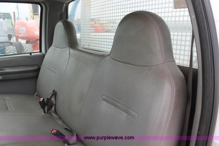 image for item H8409 2004 Ford F350 XL Super Duty utility truck