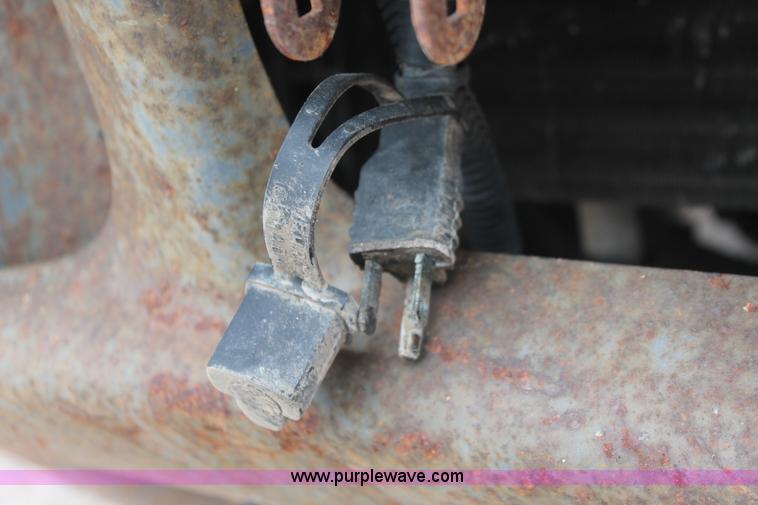 image for item H8409 2004 Ford F350 XL Super Duty utility truck