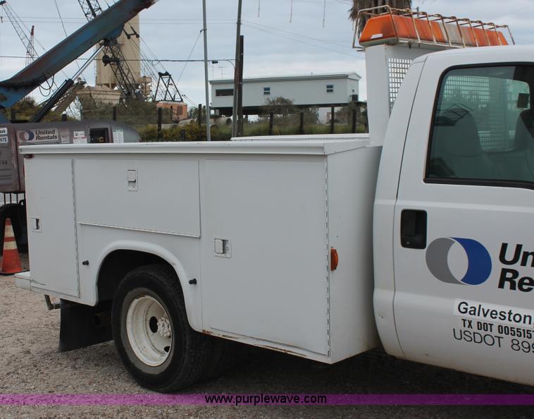 image for item H8409 2004 Ford F350 XL Super Duty utility truck