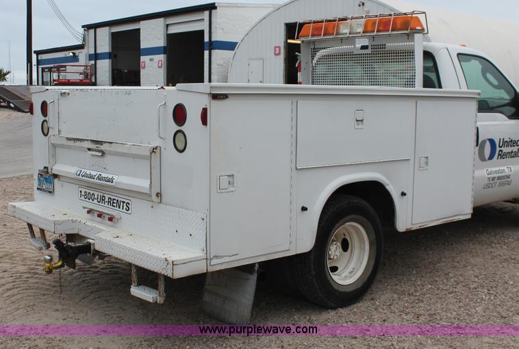 image for item H8409 2004 Ford F350 XL Super Duty utility truck