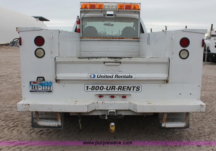 image for item H8409 2004 Ford F350 XL Super Duty utility truck