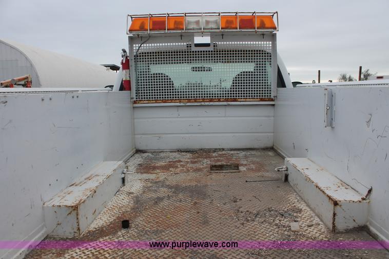 image for item H8409 2004 Ford F350 XL Super Duty utility truck