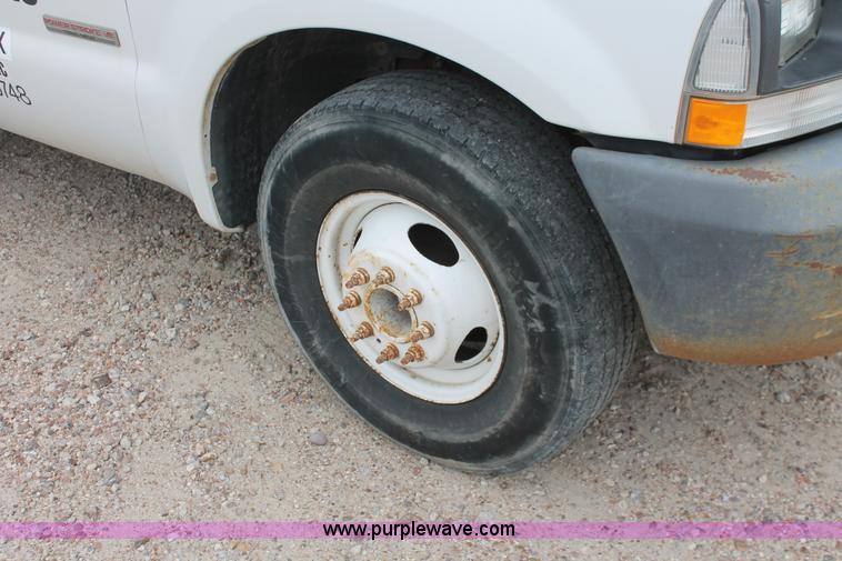 image for item H8409 2004 Ford F350 XL Super Duty utility truck