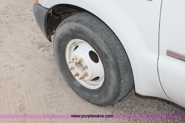 image for item H8409 2004 Ford F350 XL Super Duty utility truck