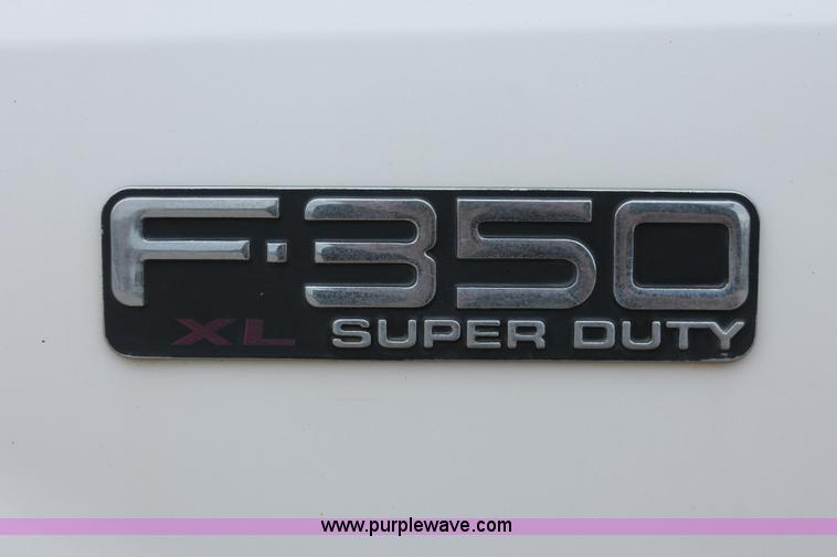 image for item H8409 2004 Ford F350 XL Super Duty utility truck